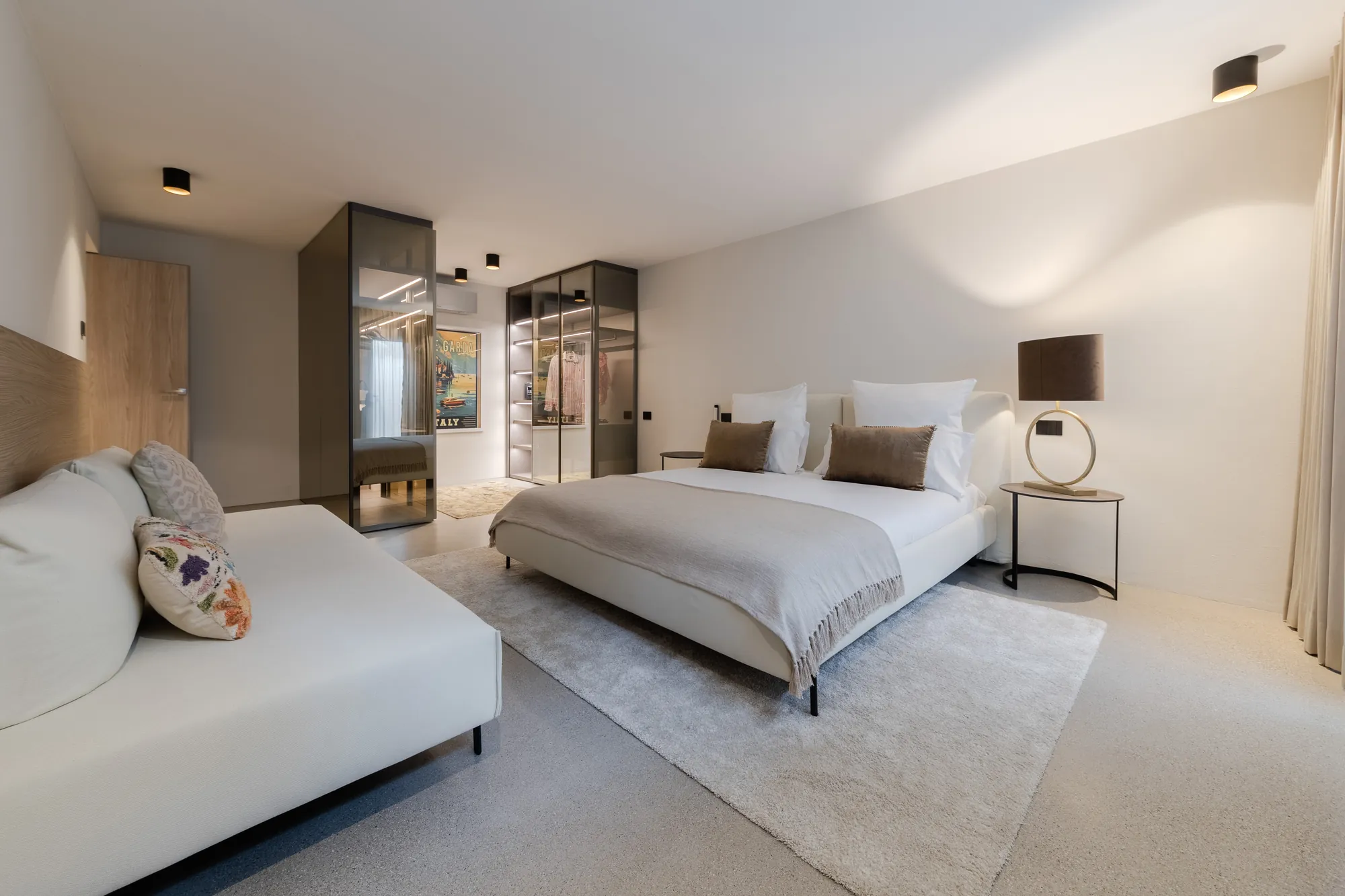 Spacious bedroom with double bed, daybed and glass wardrobes